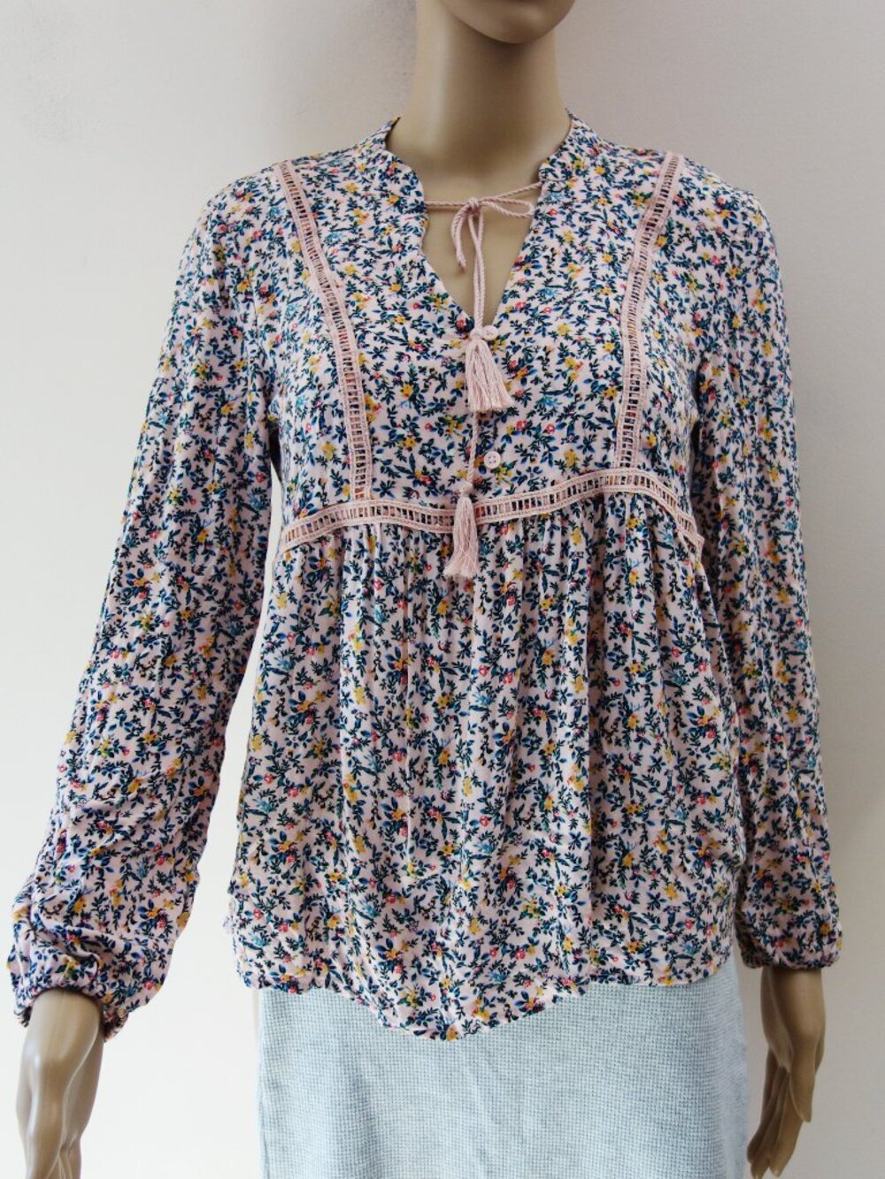 Mudd V neck Front Tie Pink/ Green Floral Peasant Blouse (Junior M) NWOT!